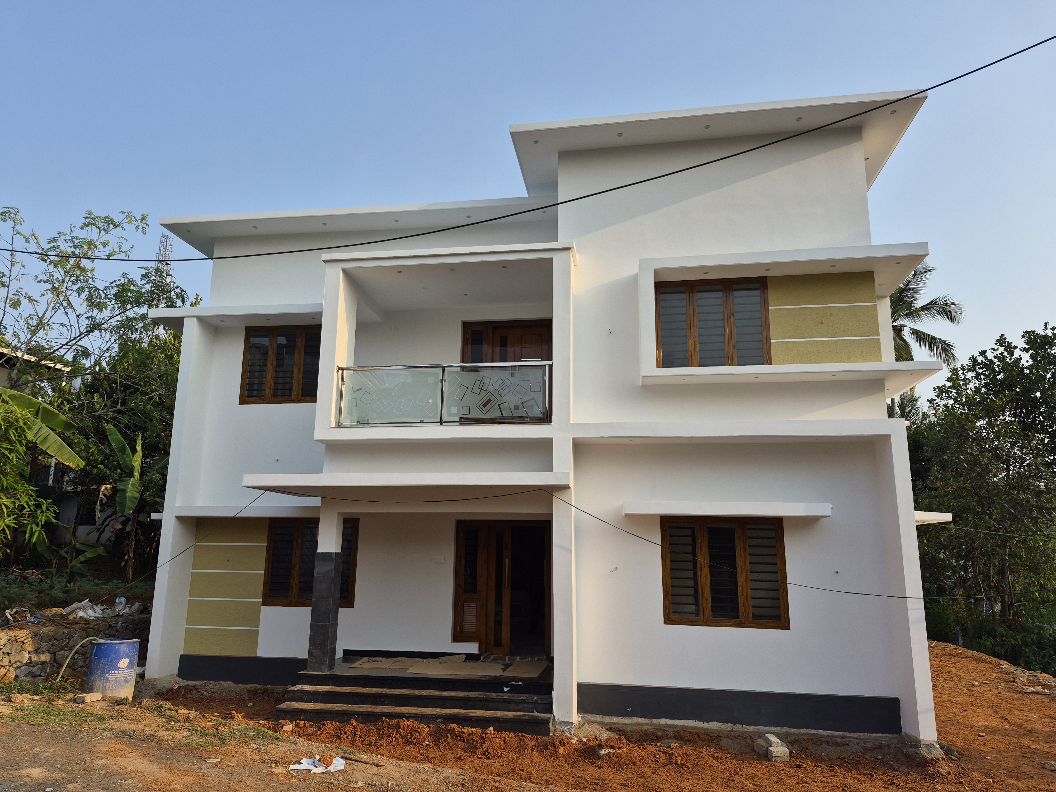 CHOVUR THRISSUR | NEW HOUSE FOR SALE | 6.5 CENT | 1650 SQFT | 3 BHK ATTACHED ONE COMMON BATHROOM |