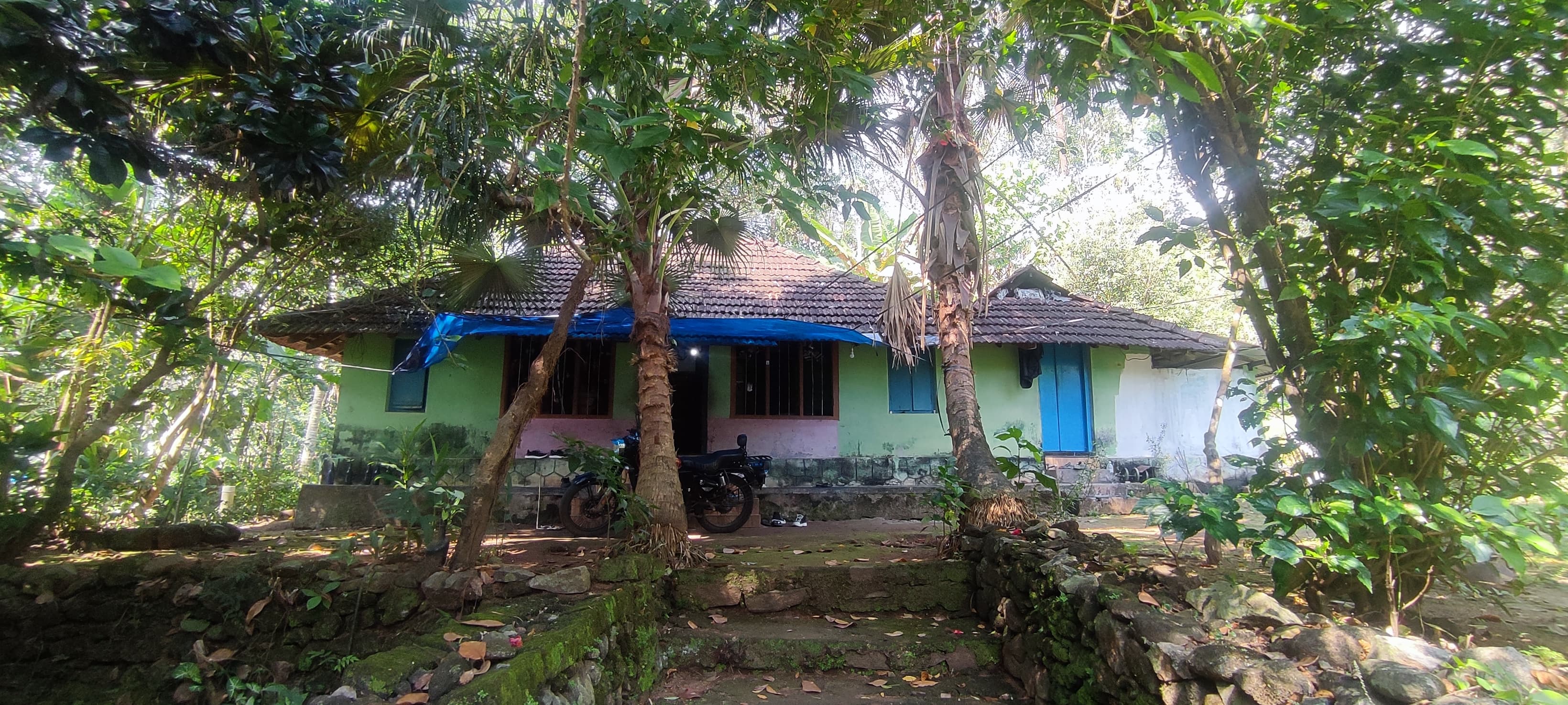 Athirapilly,Vettilappara land and house for sale