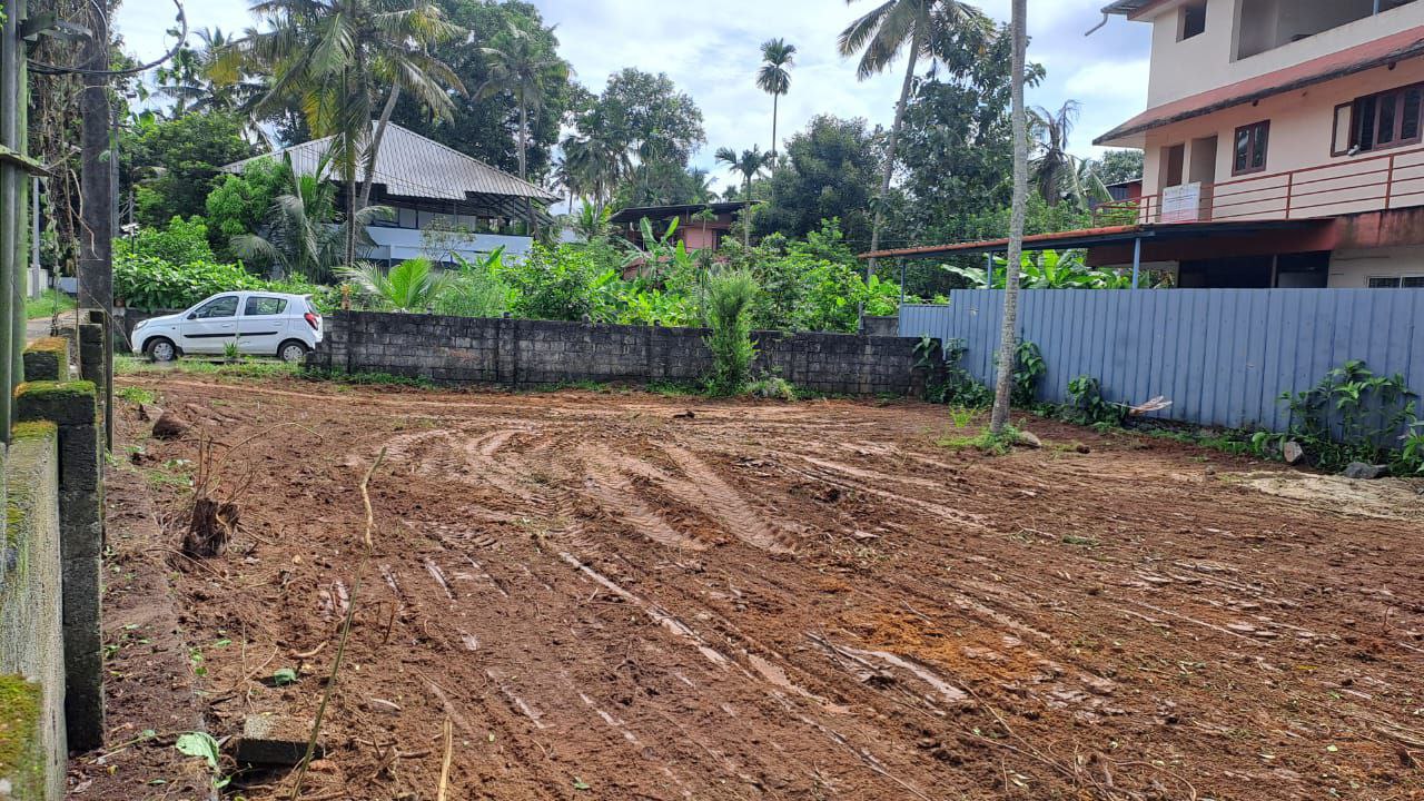 ERNANKULAM THIRUVANKULAM | 7 CENT | AIRPORT 34 KM | SUFFICIENT WATER | REAL RUPEES